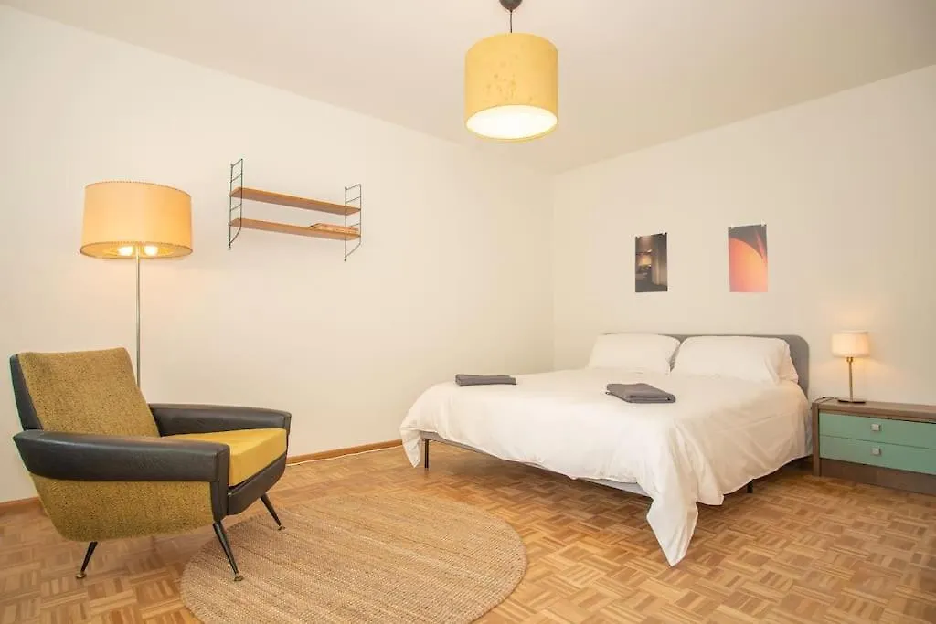 Modern 2-Bedroom Apartment In City Centre バーゼル