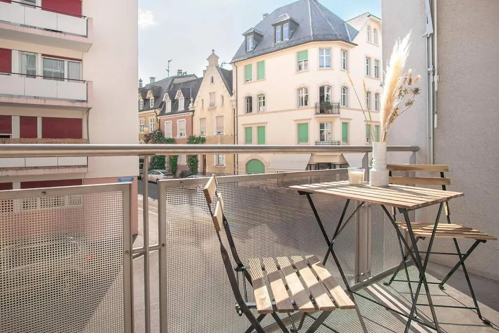 Modern 2-Bedroom Apartment In City Centre バーゼル スイス